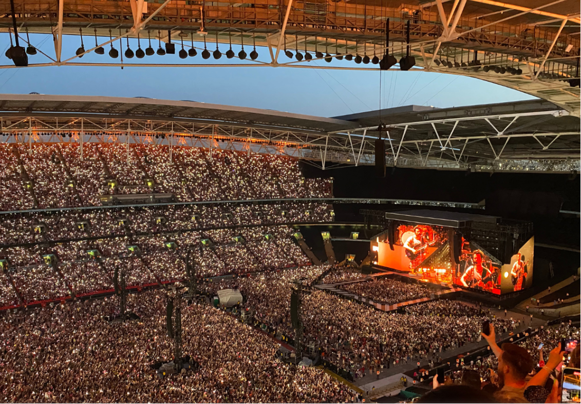 harry styles – 3rd July • 3★ Hotel 10 min walk to Wembley + 2 rear standing tickets (£400pp)